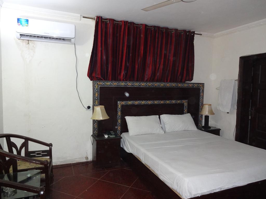 Safari Hotel Upper Mall Lahore Eksteriør bilde